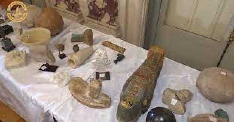 تجديد حبس المتهمين بالنصب على المواطنين بحيازة قطع أثرية
