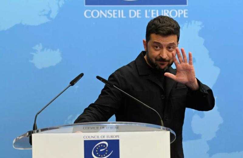 انقسام في المعسكر الغربي.. زيلينسكي يضيق الخناق على شخصيات صديقة للغرب