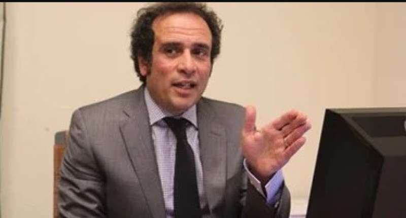 عمرو حمزاوي