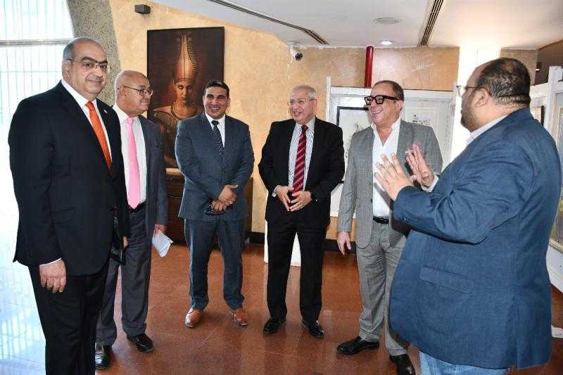 جامعة حلوان تُشعل المشاعر الوطنية بمعرض فني مبهر يجسّد الماضي والحاضر والمستقبل بمجمع الفنون والثقافة