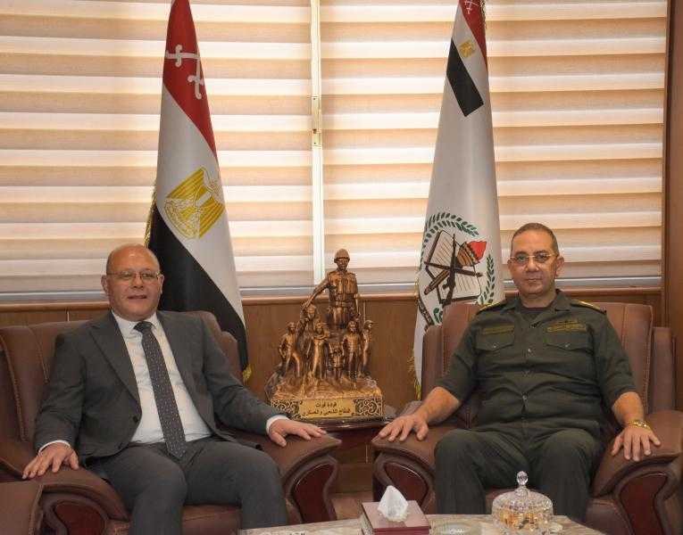 رئيس جامعة سوهاج يهنيء اللواء هشام حسني لتوليه منصب قائد قوات الدفاع الشعبي والعسكري