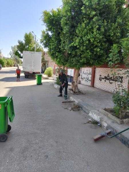 رفع 7 طن قمامة وأتربة وتراكمات خلال حملة نظافة بحي المطار بمدينة الأقصر