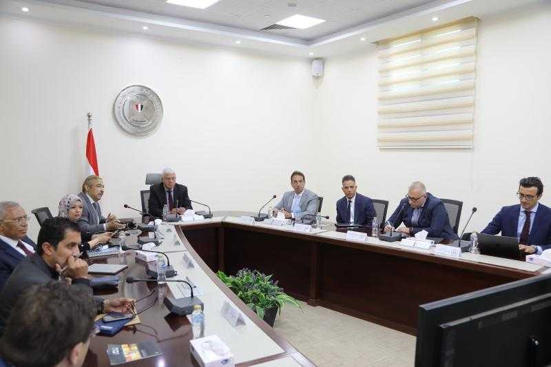 وزير التعليم العالي يعقد اجتماعًا مع ممثلي مؤسسة كلاريفيت لتعزيز التعاون المشترك