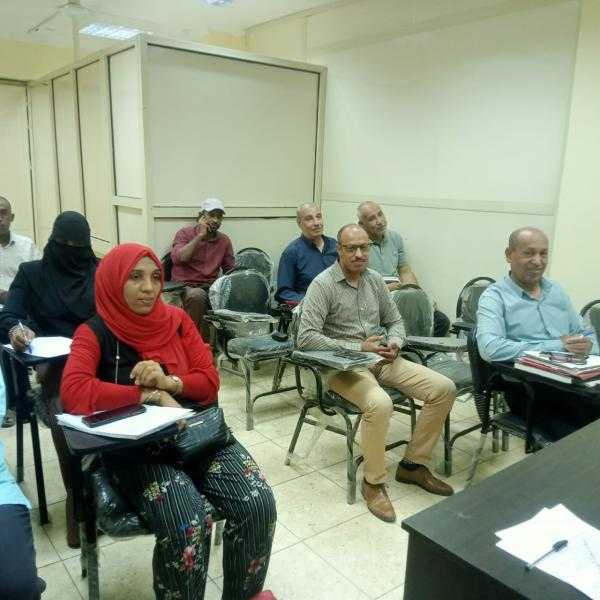 التنظيم والإدارة بالأقصر تنفذ ندوة تثقيفية لشرح قواعد وضوابط الترقيات