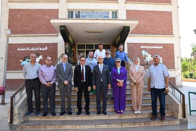 المنشاوي يفتتح مركزًا لصحة وسلامة الغذاء ومعملًا للدراسات العليا بكلية الطب البيطري بجامعة أسيوط