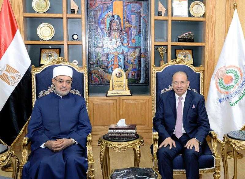 رئيس جامعة المنصورة يستقبل مفتي الجمهورية لبحث سبل التعاون المشترك وتعزيز الوعي الديني والفكري بين الشباب