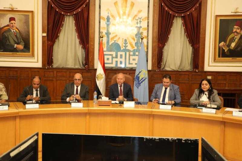 محافظ القاهرة يبحث استعدادات المحافظة لانتخابات مجلس الشيوخ