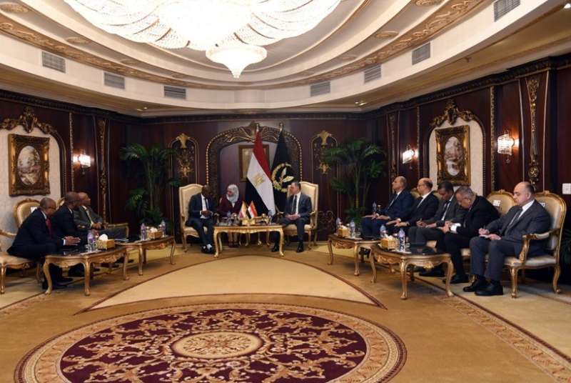 وزير الداخلية يستقبل نظيره بجمهورية القُمر المتحدة 