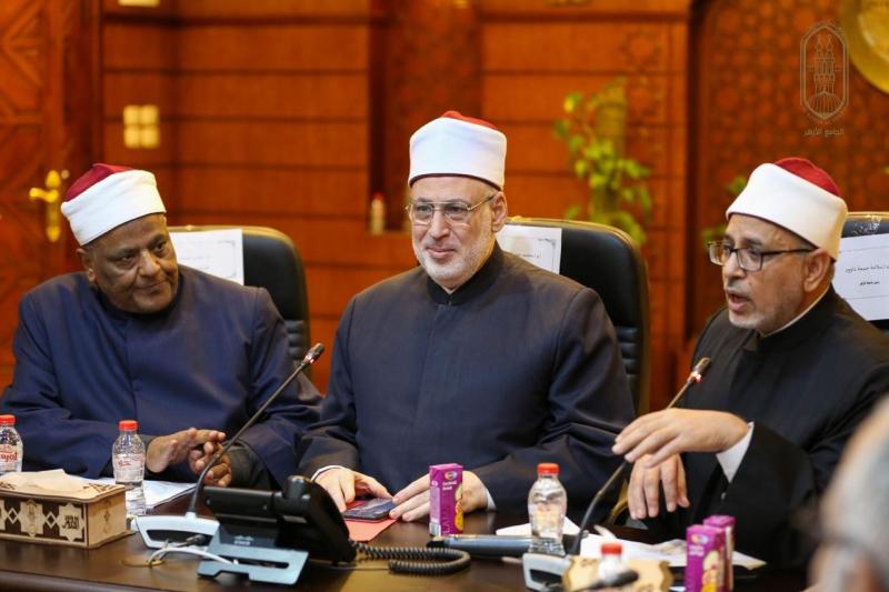 وكيل الأزهر يعقد اجتماعًا لتدشين اللجنة العلمية لأعمال الرواق الأزهري