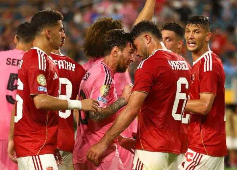 مدافع الأهلي يكشف كواليس مباراة ميسي وسواريز