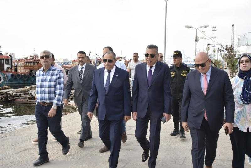 محافظ بورسعيد يتفقد المرحلة الثالثة من الممشى السياحي جسر الممشى