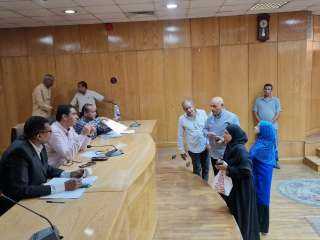 نائب محافظ الأقصر يبحث 41 طلباً وشكوى خلال لقاء اليوم المفتوح مع المواطنين