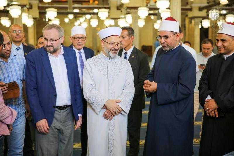 رئيس الشئون الدينية التركي يزور الجامع الأزهر