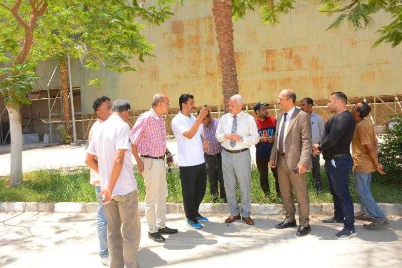 نائب رئيس جامعة أسيوط يتابع أعمال الصيانة بمبنى (3) بمدينة الطالبات استعدادًا للعام الدراسي 2025 / 2026