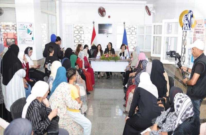 رئيسة القومي للمرأة تتفقد مشغل البحراوية الخاص بفرع المجلس بالبحيرة