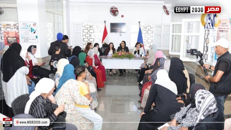 المستشارة أمل عمار والدكتورة جاكلين عازر تتفقدان مجمع خدمات المواطنين بزاوية صقر بالبحيرة