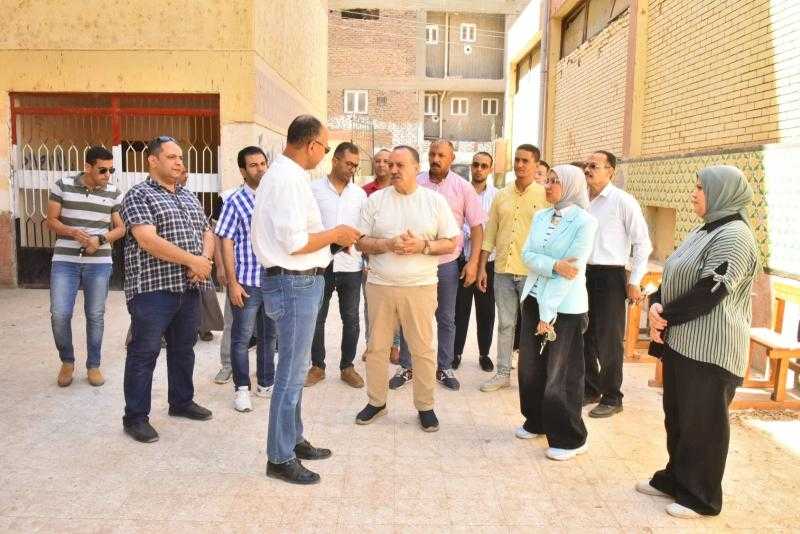 محافظ أسيوط يتفقد مركز خان الخليلي بالفتح تمهيدا لتطويره وتحويله الى مركزًا نموذجيًا لإحياء الحرف التراثية