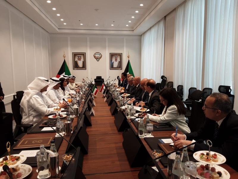 وزير النقل يبحث مع وزيرة الأشغال الكويتية سبل التعاون في مشاريع النقل والبنية التحتية