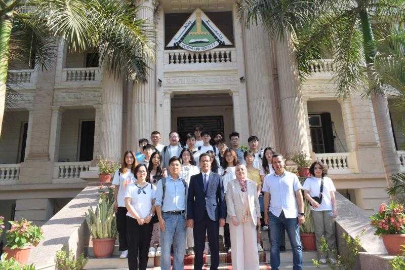 رئيس جامعة بنها يستقبل طلاب المدرسة الصيفية بجامعة وسط الصين الزراعية