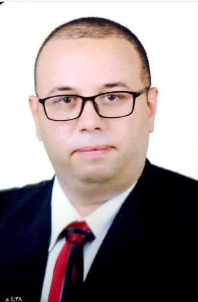 رئيس جامعة سوهاج يهنئ الدكتور إبراهيم عبد الحليم لحصوله علي جائزه الدولة التشجيعية في الكيمياء