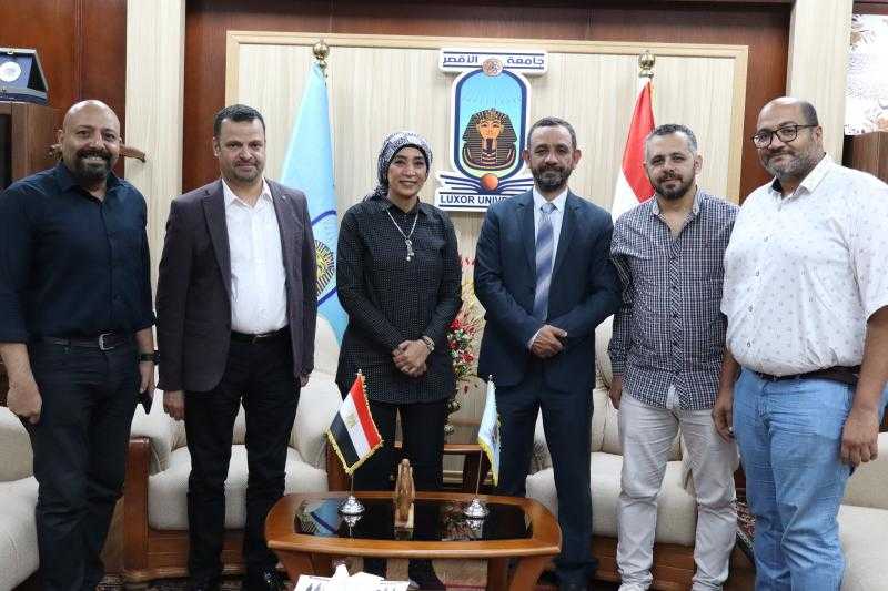 رئيس جامعة الأقصر تستقبل وفد الدعم الفني بالمجلس الأعلى للجامعات لمتابعة اختبارات القدرات