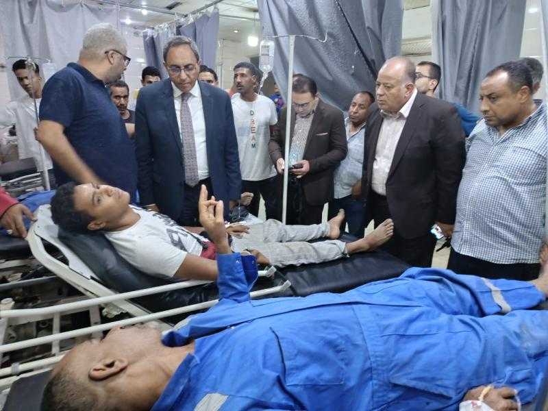 سقوط مظلة تحت الإنشاء بموقف نجع حمادي ومحافظ قنا يتابع الحادث ميدانيًا ويوجه بفتح تحقيق عاجل