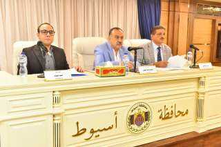 محافظ أسيوط يقر مشروعات جديدة ومحورًا إستراتيجيًا لدفع التنمية بالمحافظة