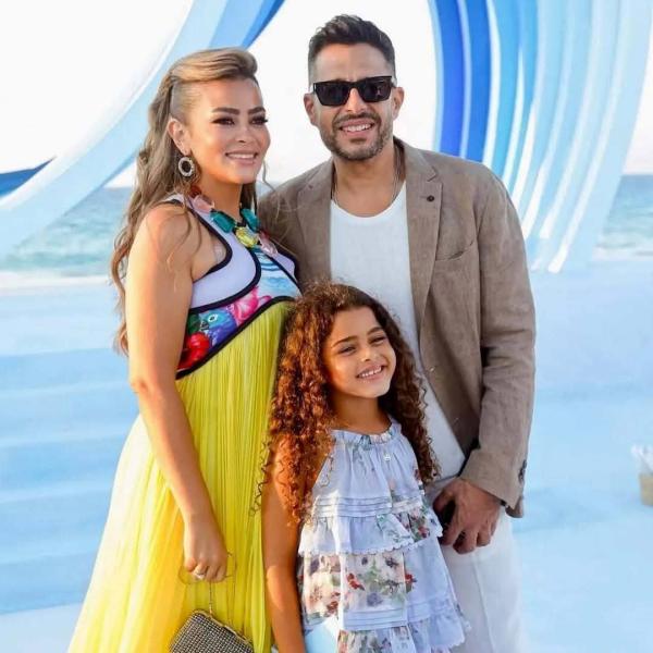 محمد حماقي مع عائلته