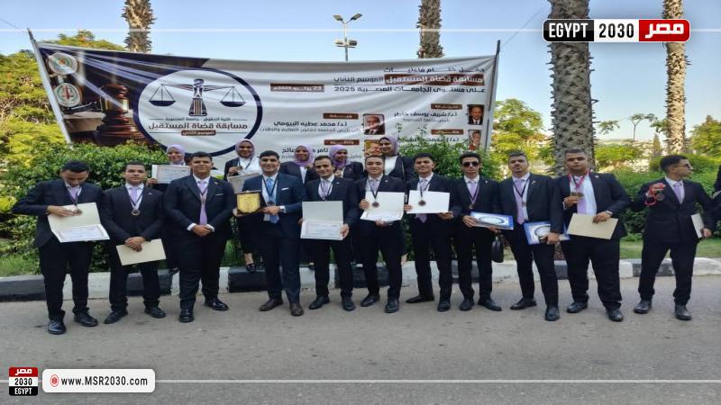 طلاب كلية الحقوق بجامعة عين شمس 