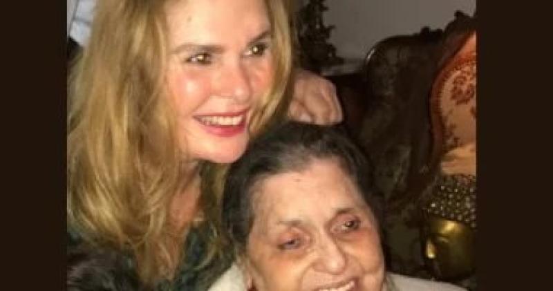 يسرا تحيي الذكرى السادسة لوفاة والدتها بكلمات مؤثرة