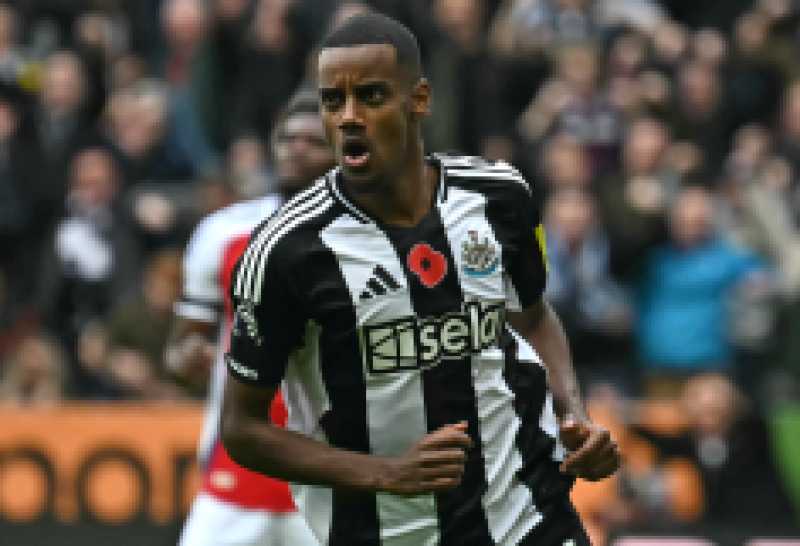 إيزاك يصل ليفربول لإجراء الكشف الطبي قبل إعلان الصفقة