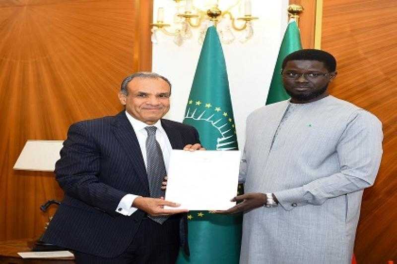 وزير الخارجية يسلم رسالة خطية من الرئيس السيسي إلى نظيره السنغالي