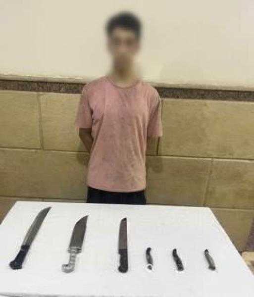 ضبط صاحب صفحة على مواقع التواصل يروج لبيع أسلحة بيضاء بالإسماعيلية