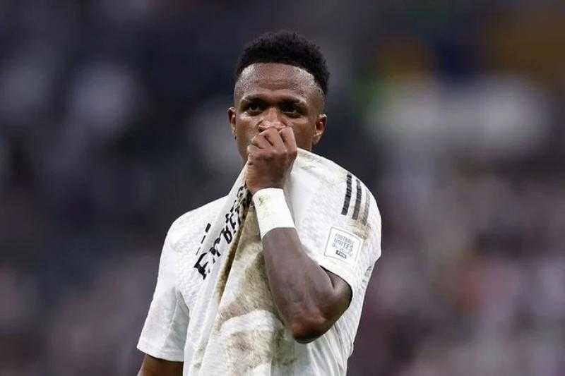 فينيسيوس يثير الجدل مجددًا بتصرفات مستفزة أمام أوفييدو