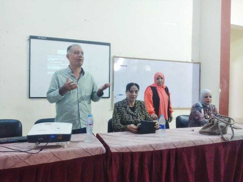 جامعة قناة السويس تنظم ندوة توعوية حول استراتيجيات وطرق التدريس الحديثة بمدرسة 25 يناير