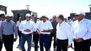 رئيس الوزراء يتفقد محطة التجارب البحثية لتحلية مياه البحر بالعلمين الجديدة