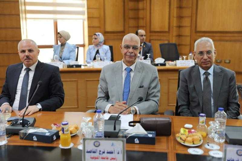 رئيس جامعة المنوفية يشارك في إجتماع المجلس الأعلى للجامعات بجامعة كفر الشيخ