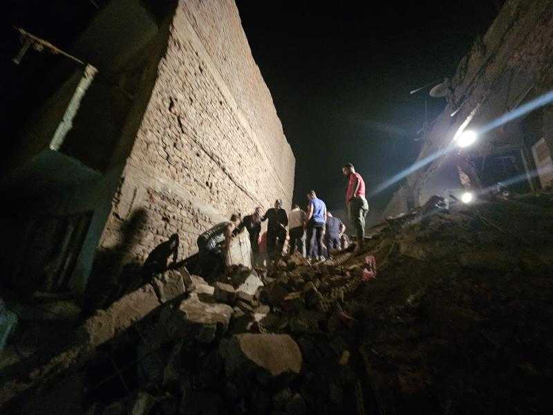انهيار منزل من 3 طوابق في أسيوط.. والحماية المدنية تبحث عن ناجين تحت الأنقاض