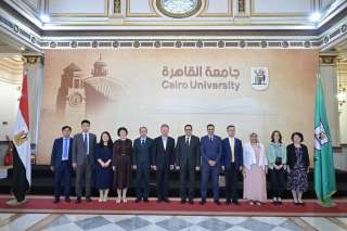 رئيس جامعة القاهرة يستقبل وفد الجمعية الصينية للتعليم العالي لبحث آفاق التعاون الأكاديمي والبحثي