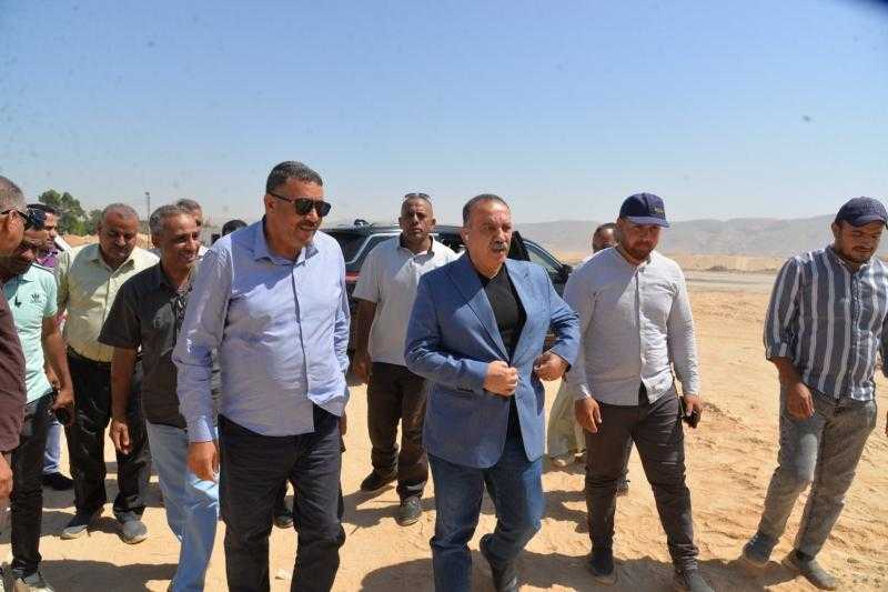 محافظ أسيوط يتفقد أعمال إنشاء أول مصنع متكامل لمنتجات الرمان بالبداري