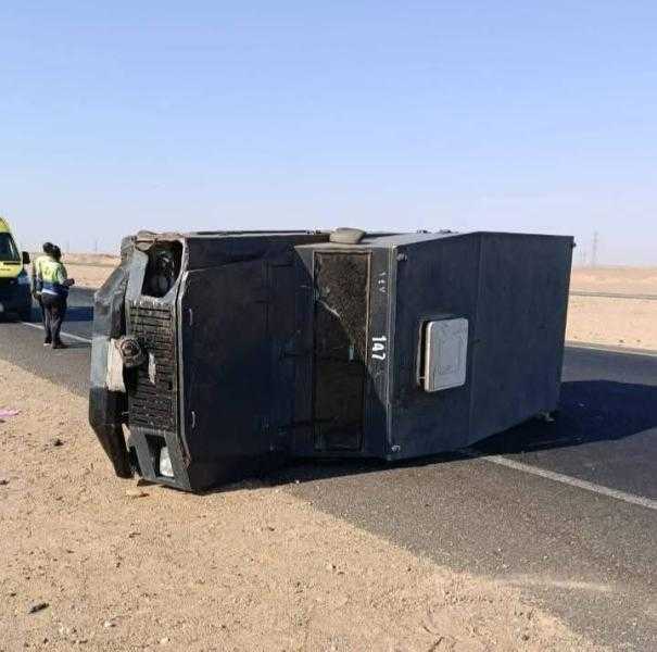 إصابة 10 أشخاص في حادثي تصادم وانقلاب بطريقي أسوان والفيوم الصحراويين
