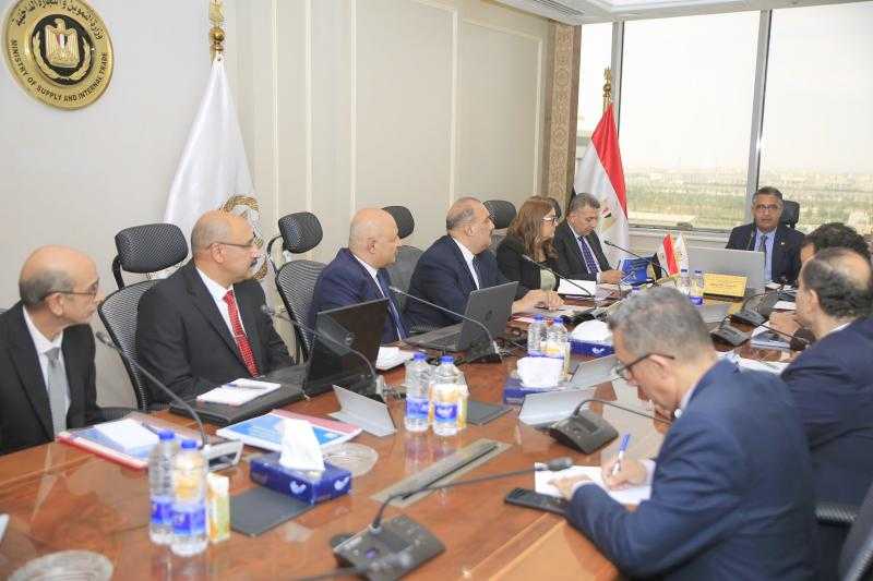 وزير التموين يجتمع مع رئيس مجلس إدارة الشركة العامة لتجارة الجملة لمتابعة موقف تطوير مخازن ومنافذ الشركة