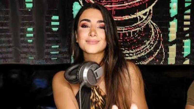 كلوي كتيلي تفتتح حفل عمرو دياب في مهرجان العلمين