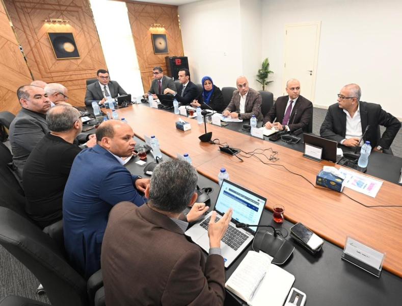 وزير الإسكان يعقد اجتماعا مع مسئولي شركة ”سيتي إيدج” لاستعراض خططها التسويقية لبعض مشروعات ”هيئة المجتمعات العمرانية الجديدة”