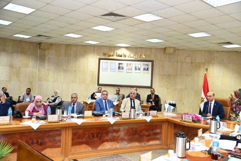 مجلس جامعة أسيوط يهنئ الفائزين بجوائز الدولة ويقر قرارات جديدة لدعم التعليم والتوسع الطبي والبنية التحتية