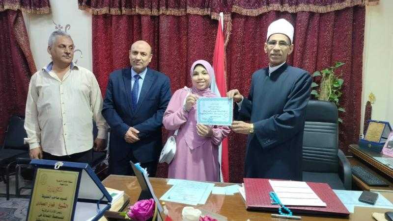 رئيس منطقة القاهرة الأزهرية ووكيلها الثقافي يلتقيان بأوائل الجمهورية من طالبات المنطقة