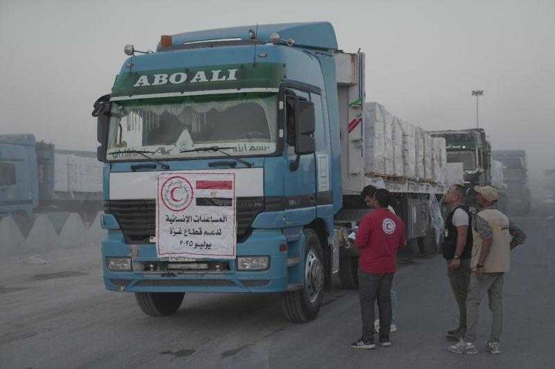 بدء دخول ثالث قوافل ”زاد العزة .. من مصر إلى غزة”