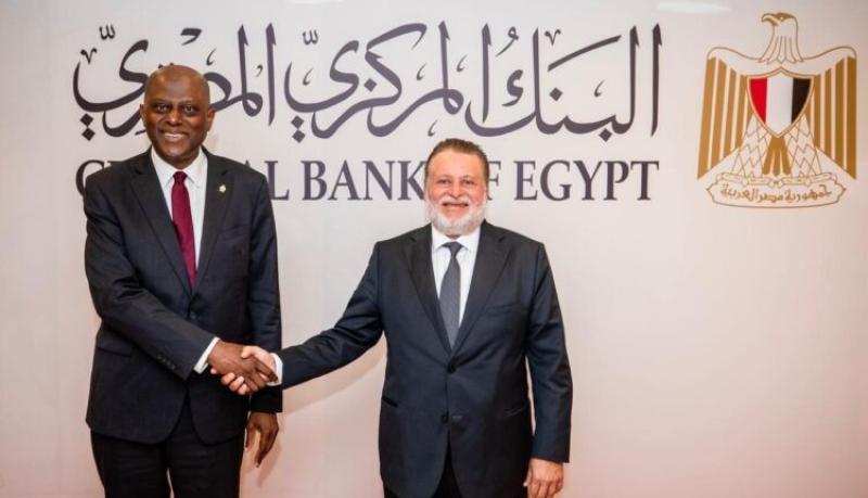 محافظ البنك المركزي المصري يستقبل نظيره النيجيري ويصحبه في جولة بدار طباعة النقد بالعاصمة الإدارية الجديدة