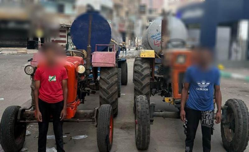 ضبط عاطلين ألقيا مياه صرف صحي في ترعة بالشرقية