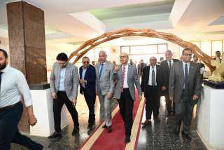رئيس جامعة أسيوط يفتتح معرض مشروعات تخرج كلية الهندسة للعام الجامعي ٢٠٢٤/٢٠٢٥